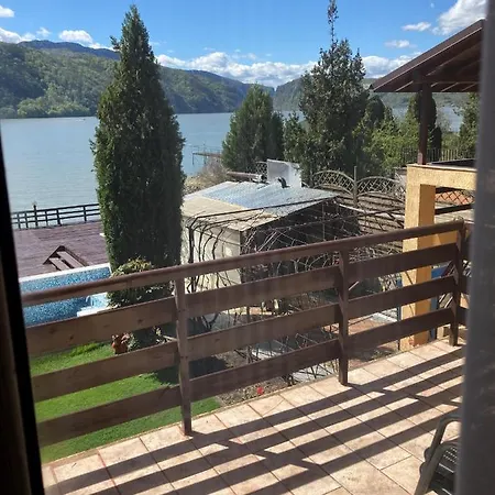 Pensiune La Ponton 3*